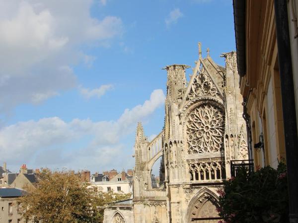 Hôtel Au Grand Duquesne : photo 3 de la chambre chambre lits jumeaux