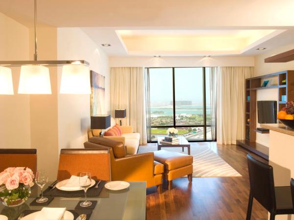 La Suite Dubai Hotel & Apartments : photo 5 de la chambre premier three bedroom penthouse - complimentary transfer to mall of the emirates, insurance market metro station & jbr beach
