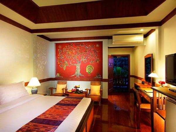 Baan U Sabai Boutique House-SHA Plus : photo 8 de la chambre chambre king supérieure avec vue sur la piscine