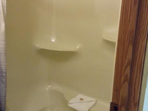 The Ranchland Inn Kamloops : photo 2 de la chambre chambre avec 2 grands lits queen-size 