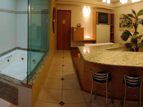 Hotel Luni : photo 6 de la chambre suite deluxe avec baignoire spa