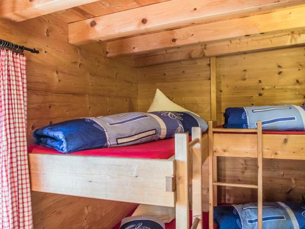 Hocheckhuette On Top of the Kitzbuehel Hahnenkamm Mountain : photo 2 de la chambre zimmer 11 - quadruple room with shared bathroom