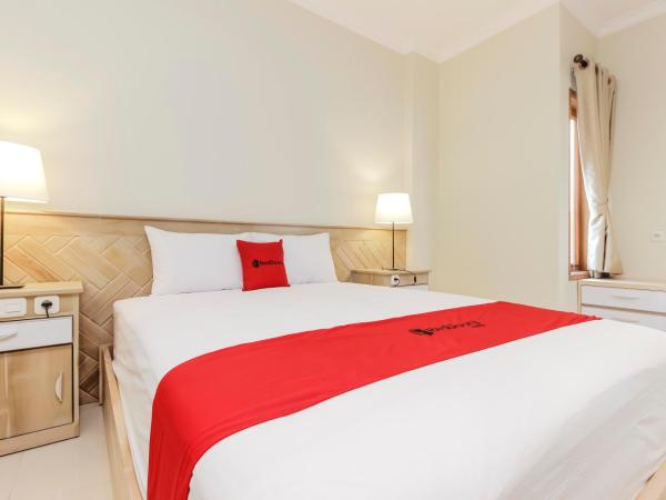 RedDoorz Premium near Ragunan Zoo 2 : photo 5 de la chambre chambre double