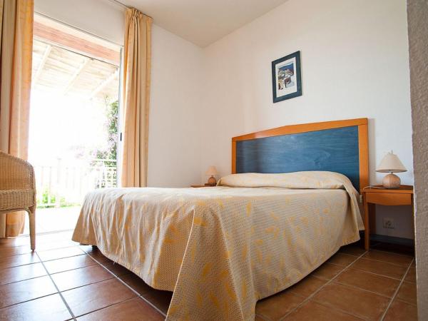 Résidence Les Hameaux de Santa Giulia : photo 3 de la chambre villa 1 chambre avec terrasse - vue sur mer (4 adultes)