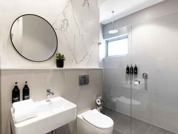 The Baxley Bondi : photo 2 de la chambre chambre lits jumeaux avec salle de bains commune