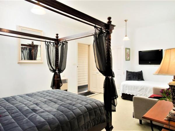 Kurrajong House : photo 10 de la chambre chambre lit queen-size campbell - vue sur jardin