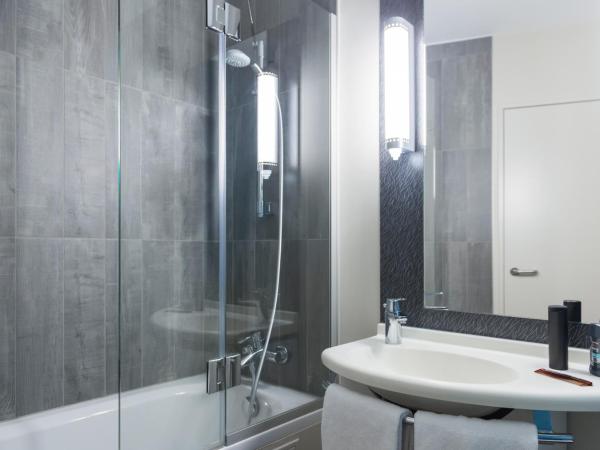 ibis Liège Centre Opéra : photo 3 de la chambre chambre supérieure avec 1 lit double et 1 lit simple