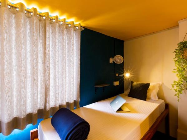 Locomo Mumbai - Stay Work Eat : photo 2 de la chambre lit dans dortoir mixte de 10 lits