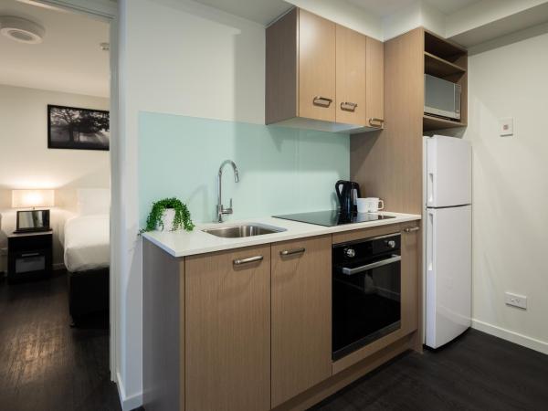 Ascot Budget Inn & Residences : photo 5 de la chambre suite 2 chambres avec cuisine