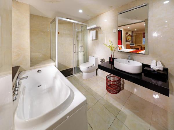 Guangzhou The Royal Garden Hotel : photo 3 de la chambre chambre lit king-size de luxe - vue sur jardin