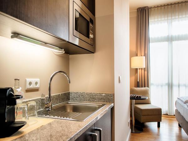 Mondrian Suites Berlin am Checkpoint Charlie : photo 7 de la chambre studio confort