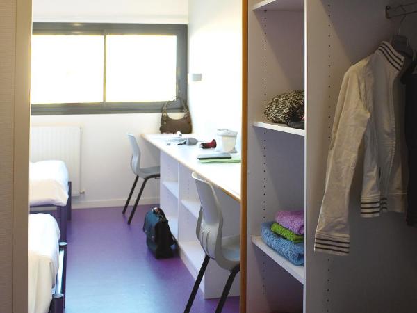 JF Accueil & Formation : photo 2 de la chambre chambre lits jumeaux avec salle de bains privative