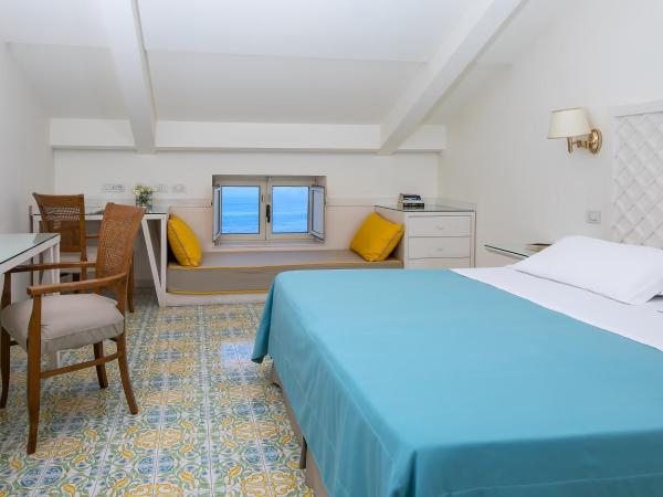 Hotel Minerva : photo 1 de la chambre standard double or twin attic room with sea view