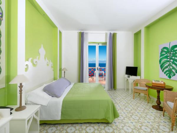 Hotel Minerva : photo 3 de la chambre chambre double classique avec balcon et vue sur la mer