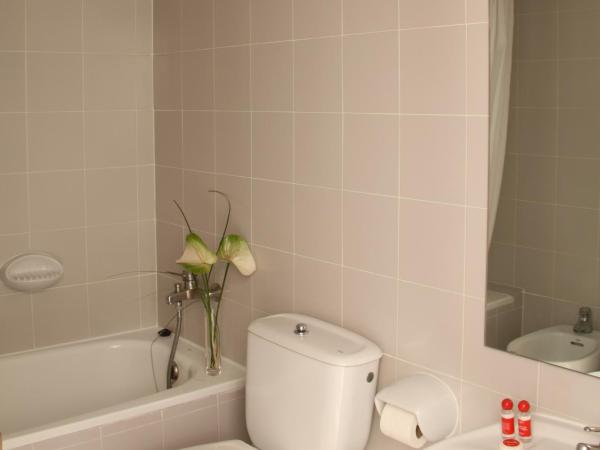 Hotel Monegal : photo 5 de la chambre chambre lits jumeaux intérieure