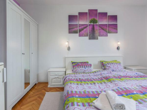 Apartment Complex Sauko : photo 2 de la chambre chambre double ou lits jumeaux