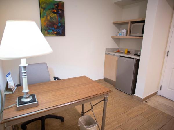 Best Western PLUS Monterrey Colón : photo 9 de la chambre junior suite with 2 double beds and kitchenette - non smoking