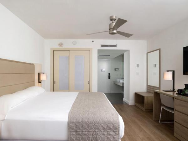 Riu Plaza Miami Beach : photo 2 de la chambre chambre lit king-size de luxe - vue sur ville