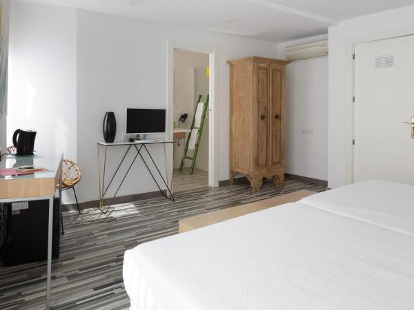 Hotel Alamo : photo 2 de la chambre chambre supérieure avec 2 lits queen-size