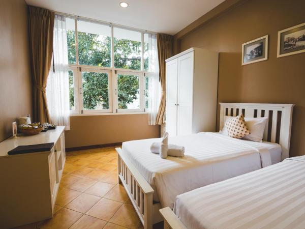 Feung Nakorn Balcony Rooms and Cafe : photo 6 de la chambre chambre triple