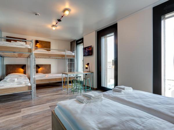 MEININGER Hotel Berlin Tiergarten : photo 2 de la chambre hébergement 6 lits