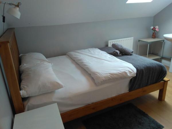 Big Yellow Door in Queens Quarter : photo 4 de la chambre chambre double avec salle de bains commune