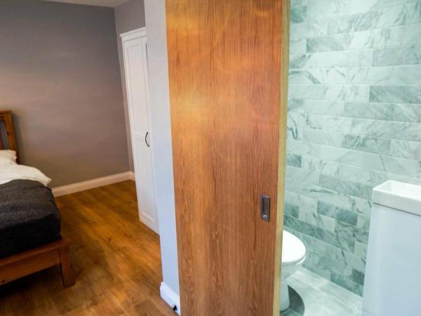 Big Yellow Door in Queens Quarter : photo 3 de la chambre chambre double avec salle de bains privative