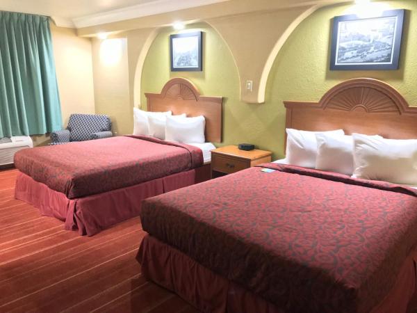 Days Inn by Wyndham San Antonio Airport : photo 2 de la chambre chambre avec 2 lits queen-size nqq1 - non-fumeurs