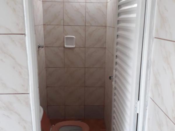 Kitnet BH : photo 2 de la chambre chambre double avec salle de bains privative