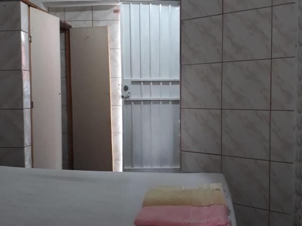 Kitnet BH : photo 4 de la chambre chambre double avec salle de bains privative