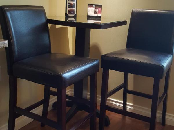 Chateau Louis Hotel & Conference Centre : photo 6 de la chambre chambre lit king-size