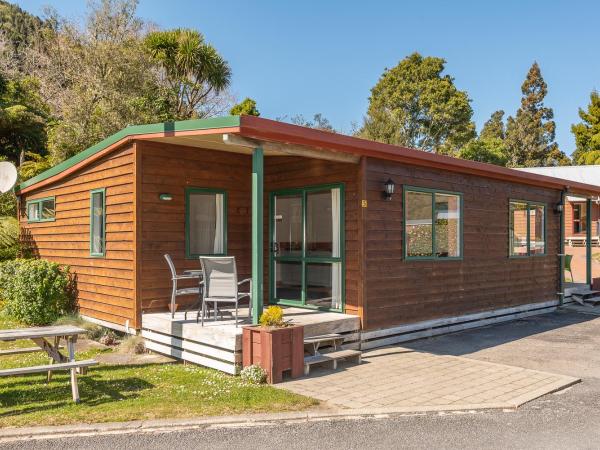 Blue Lake TOP 10 Holiday Park : photo 1 de la chambre two-bedroom self-contained cabin