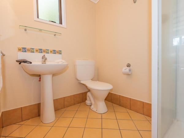 Blue Lake TOP 10 Holiday Park : photo 6 de la chambre two-bedroom self-contained cabin