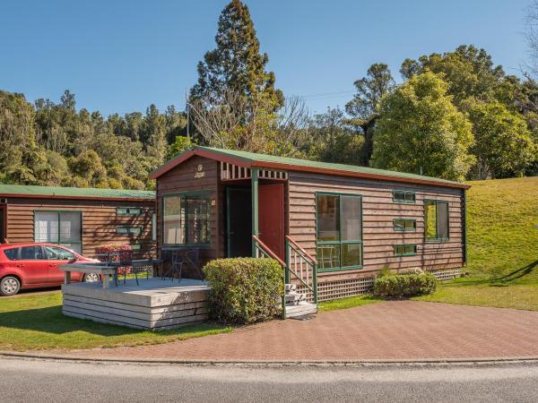 Blue Lake TOP 10 Holiday Park : photo 1 de la chambre one-bedroom cabin with ensuite
