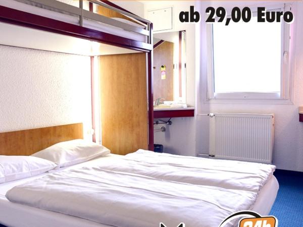 Motel 24h Bremen : photo 4 de la chambre chambre double avec salle de bains commune