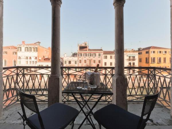 Palazzo Cendon Piano Antico : photo 3 de la chambre suite