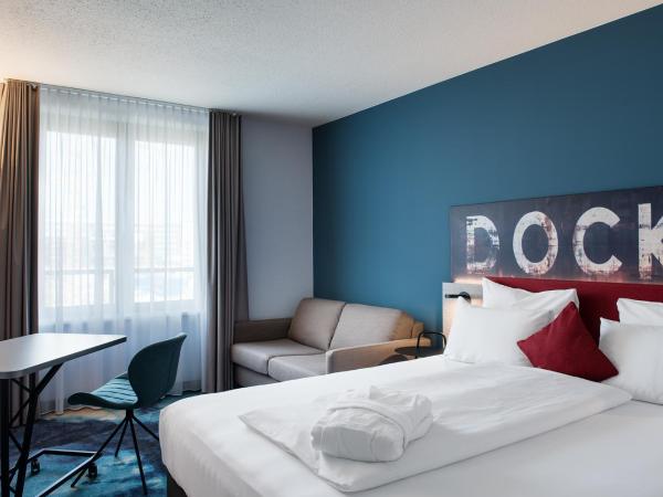 Mercure Hotel Hamburg City : photo 3 de la chambre chambre lit king-size privilège avec minibar allin - calme
