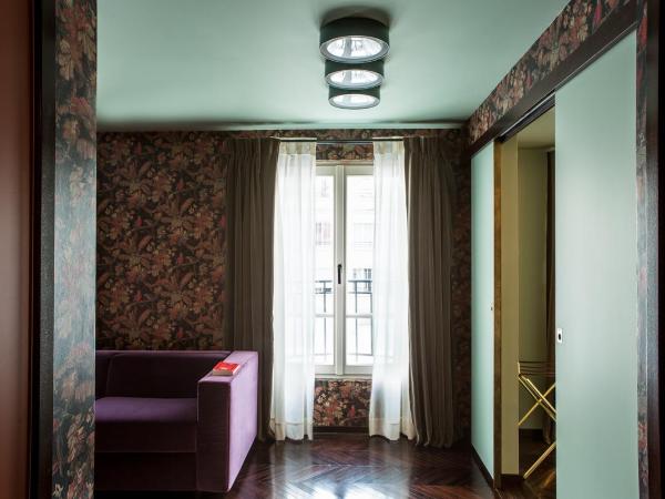 Hôtel du Rond-point des Champs-Élysées - Esprit de France : photo 2 de la chambre suite avec balcon