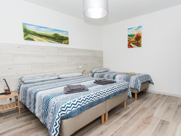 B&B Borgo Antico : photo 3 de la chambre chambre triple avec salle de bains privative
