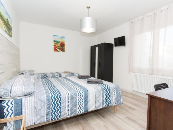 B&B Borgo Antico : photo 2 de la chambre chambre triple avec salle de bains privative