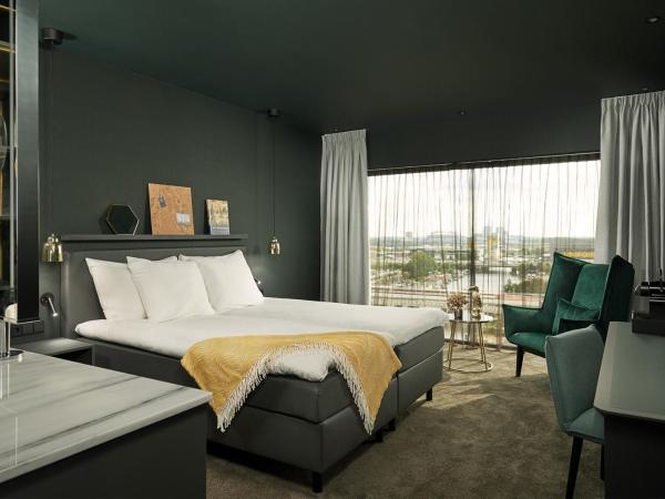 Van der Valk Hotel Amsterdam - Amstel : photo 1 de la chambre chambre double confort avec salle de bains ouverte