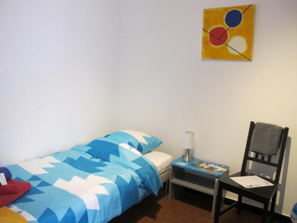 Villa Belle Rive : photo 7 de la chambre petite chambre simple avec douche et toilettes communes