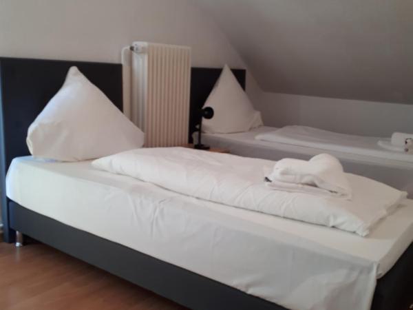 Hotel Taverne Inos : photo 7 de la chambre chambre lits jumeaux standard