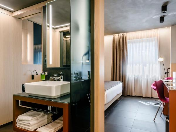 Hotel Metropolis : photo 3 de la chambre chambre lit king-size standard