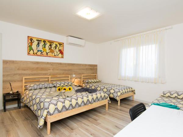 B&B Borgo Antico : photo 2 de la chambre chambre quadruple avec salle de bains privative