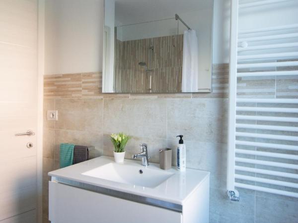 B&B Borgo Antico : photo 6 de la chambre chambre triple avec salle de bains privative