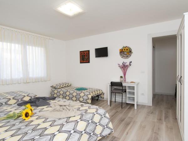 B&B Borgo Antico : photo 1 de la chambre chambre quadruple avec salle de bains privative