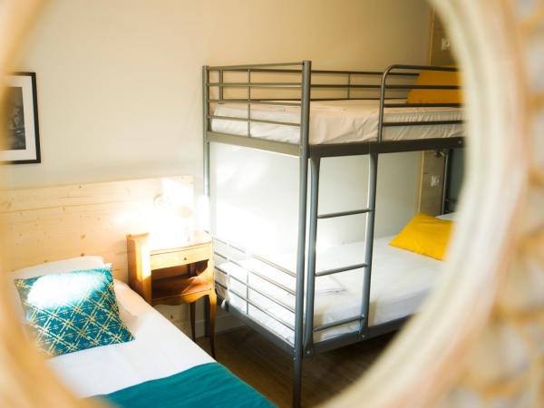 Georges Hostel & Café : photo 3 de la chambre chambre quadruple Économique avec salle de bains commune
