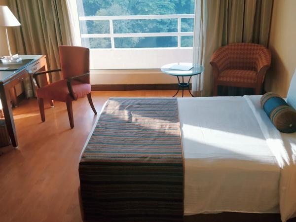 The Lalit Ashok : photo 4 de la chambre chambre lits jumeaux avec balcon