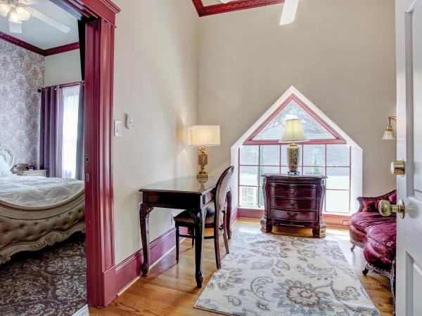 Sara's Inn on the Boulevard : photo 3 de la chambre suite lit queen-size